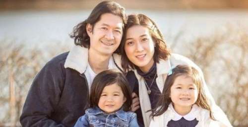 钟嘉欣晒和儿子在机场的温馨合影 母子俩回家与家人一起过春节
