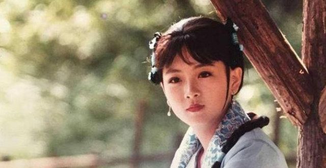 琼瑶干女儿罕见面，自杀未遂后获得爱情，退圈后开茶馆教茶艺