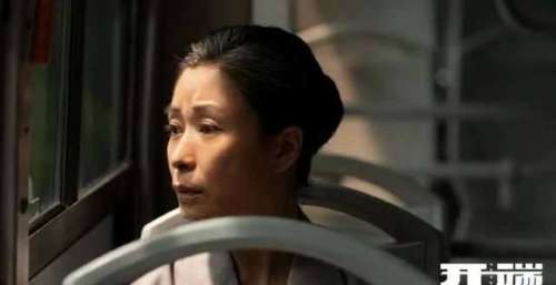 《开端》高压锅阿姨出圈，《还珠格格》即将翻拍，她离世已20年