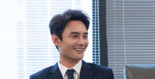 “国剧一哥”王凯大男主剧《向风而行》官宣杀青，女主是谭松韵，热剧无疑了