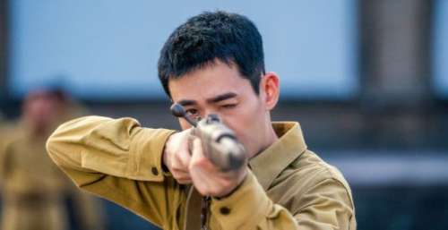 2021腾讯娱乐白皮书，朱一龙获得“年度实力电视剧男演员”的荣誉