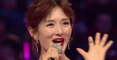 谢娜官宣加盟东方卫视，遭网友嘲讽，相关人士出面解释