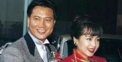 著名演员万梓良：对前妻恬妞没有，二婚娶小16岁粉丝