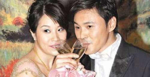 曹永廉父女罕同框，57岁冻龄有术似小伙，10岁女儿太像外公姜大卫