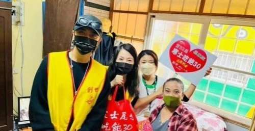 罗志祥口碑反转！做一日义工送红包贴春联，看来大家已经原谅他了