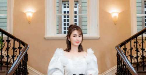 50岁港圈女神洪欣现身直播间带货，被嘲面部肿胀，胖了两个码