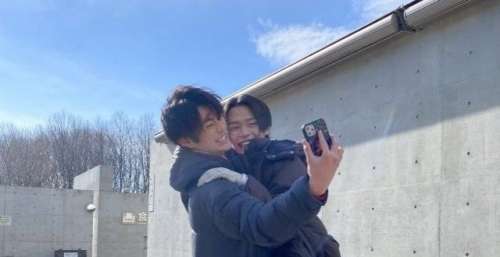 假面骑士revice：大二演员剧外秀恩爱 堪称异父异母的吃瘪亲兄弟