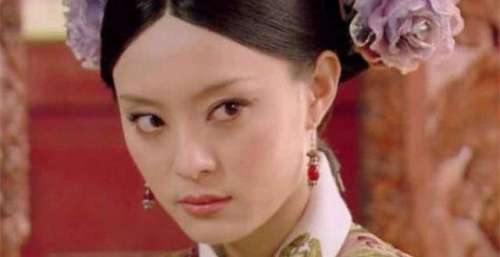 甄嬛传：难怪祺嫔会死​的​这么惨，你看她踩了宜修的什么红线？