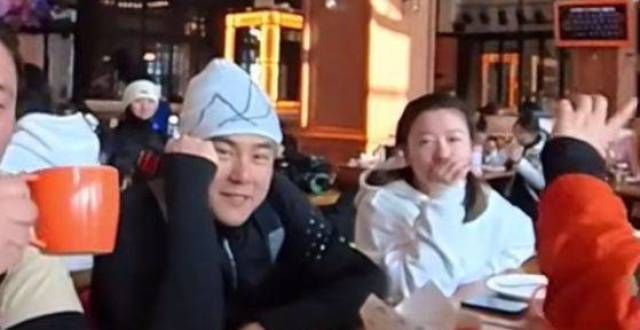 彭于晏现身吉林某度假区，网友无意拍到尴尬动作：本人比电视上帅