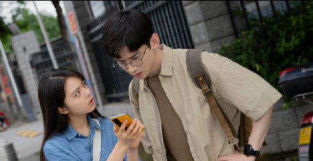 《开端》穿帮了！卢笛的袜子，19年奥特曼，白瞎白敬亭几十套衣服
