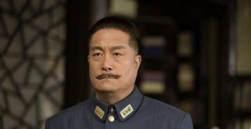 国家一级演员王卫国，回家祭祖，发现冥币上竟然画的是自己？