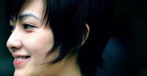 打舌环、为男友摘除子宫，44岁依旧不婚不育的范晓萱，可曾后悔？