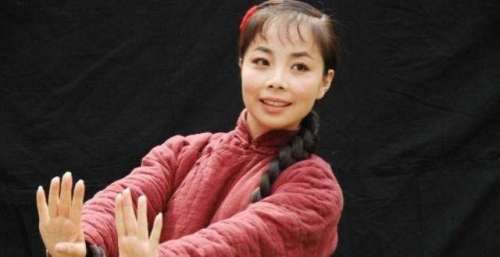放弃百万年薪，下嫁农村小伙的王二妮，到底值不值？