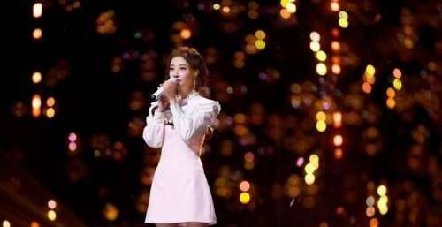 冯提莫再登！献唱经典歌曲备受期待，实力进步看得到