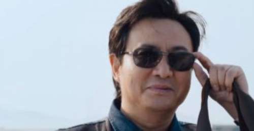 四海发布故乡版海报，沈腾看着远方好深沉，预售票房已破千万