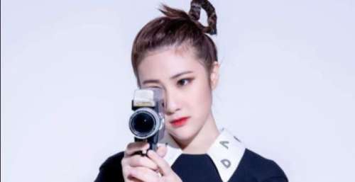 张兆辉晒17岁女儿写真照，长相标致神似钟嘉欣，已低调入行做模特