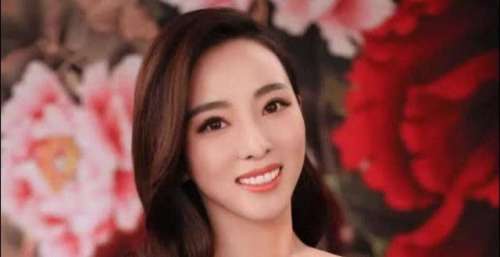 央视主持人李梓萌近照，摘掉假发参加节目，全场都尖叫了