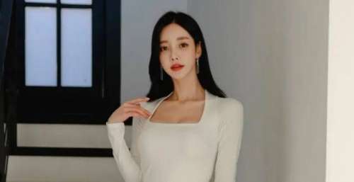 女神孙允珠：广藿香木调轻爵士慢摇百褶裙
