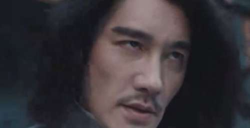 《中华英雄》第4次翻拍狂洒盐花 功夫武术经典变成香艳无比闹剧？