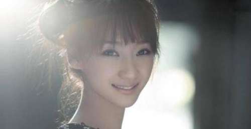 她是清朝的格格，有皇族血脉从不演古装戏，却为刘德华演格格！
