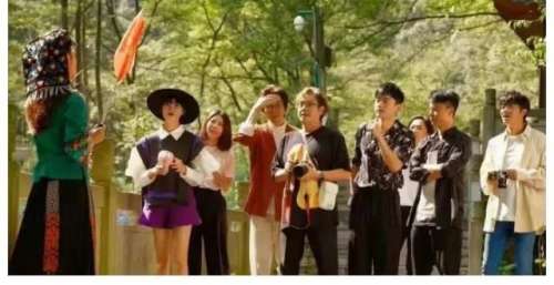 《时光音乐会》圆满落幕，众星齐唱《朋友》，谭咏麟再次泪洒舞台