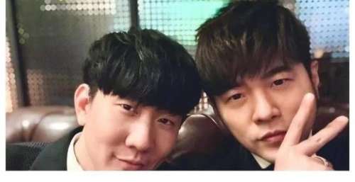 华语乐坛顶尖年轻女歌手太少了，除了邓紫棋李宇春，似乎没几个了