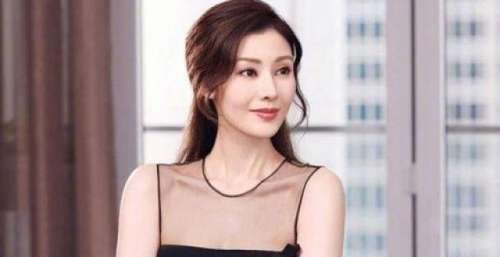 李嘉欣自曝ICU抢救2天，发文配照报平安，却为何被骂报应来了？