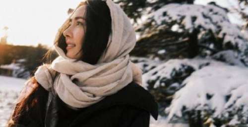 向佐晒与老婆孩子雪地大片，郭碧婷被夸绝美，一家三口画面温馨