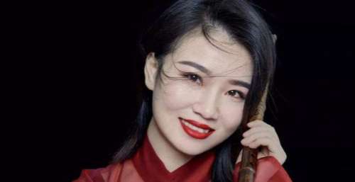 她是中国首位竹笛女博士，花样演绎神曲，让国乐大放异彩！