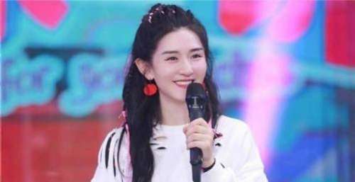 谢娜说自己是一位特别正常的主播！网友留言嘲讽：此地无银三百两