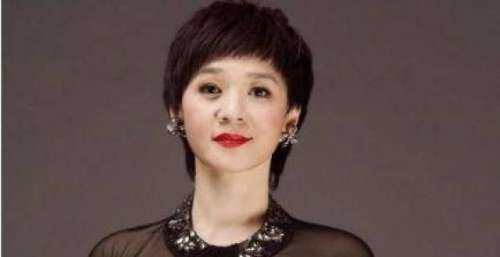 她自以为很红，当评委直接让选手“滚”，如今渐渐无人识