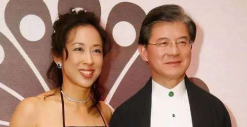 港圈“顶级美人”的豪门生活，夜深人静时，可有人曾后悔过？