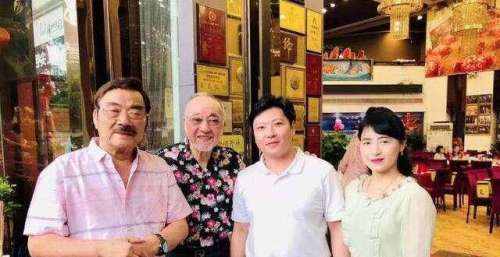 76岁的卢海潮越活越精彩，80岁的哥哥卢海鹏却老大徒伤悲