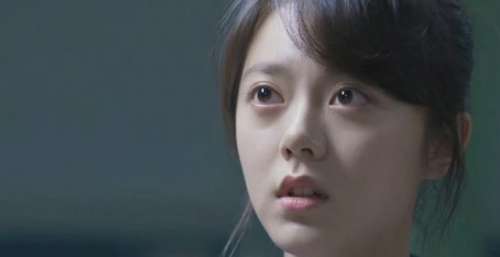赵今麦荧幕初吻给了白敬亭，镜头无意拍到两人手部动作，抢镜了