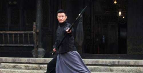 “吴京时代”——中国电影的“加拉帕戈斯”悲剧。