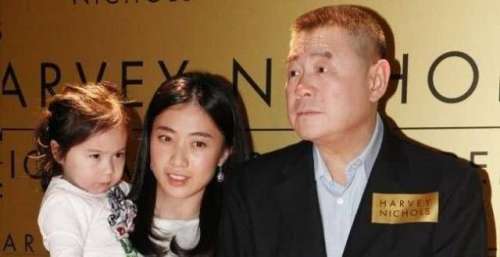 手握71亿的现金，住15亿的大别墅，她仅用6年成为香港女首富